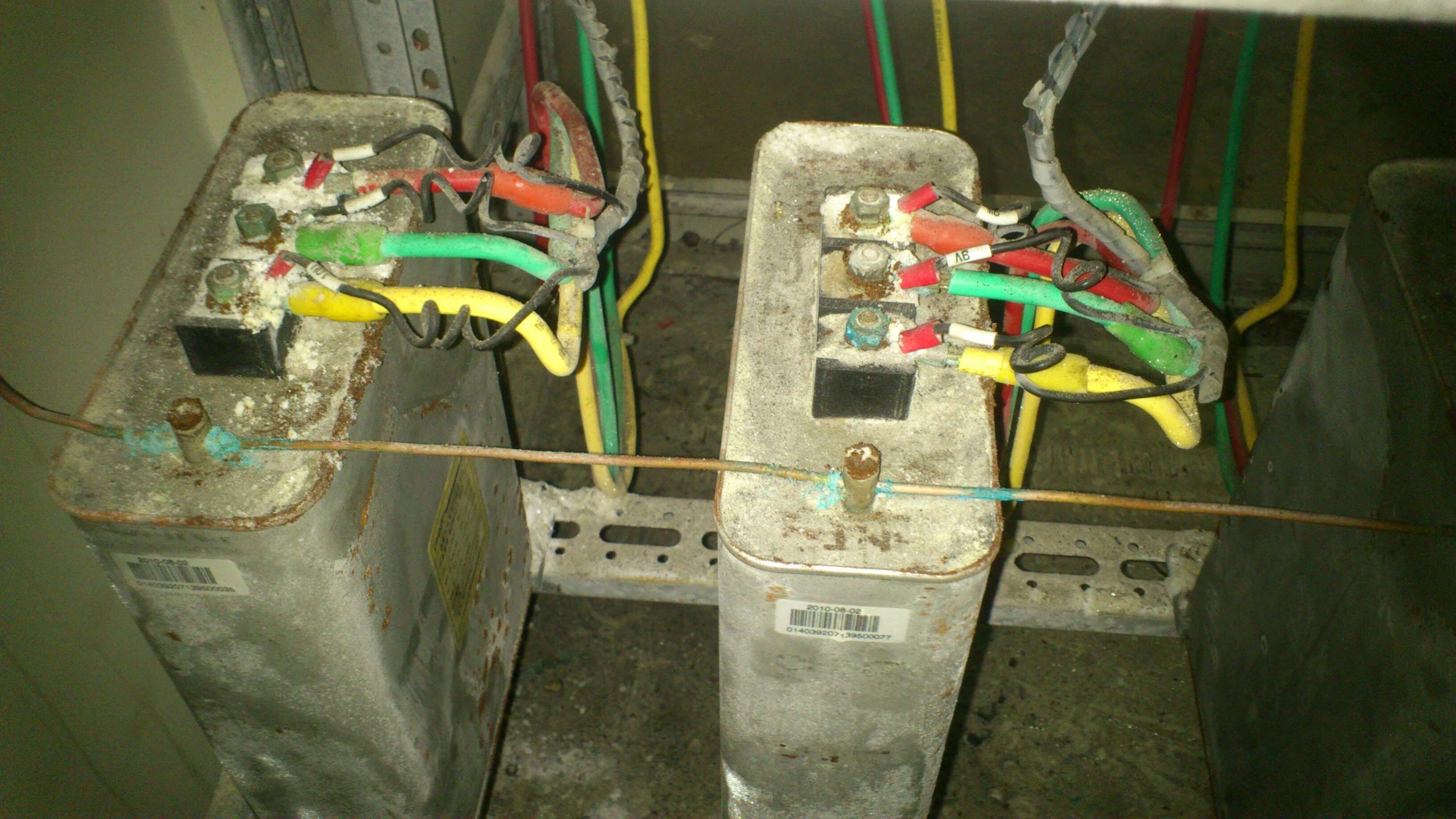 電容器鼓包漏油 電容器鼓包漏油