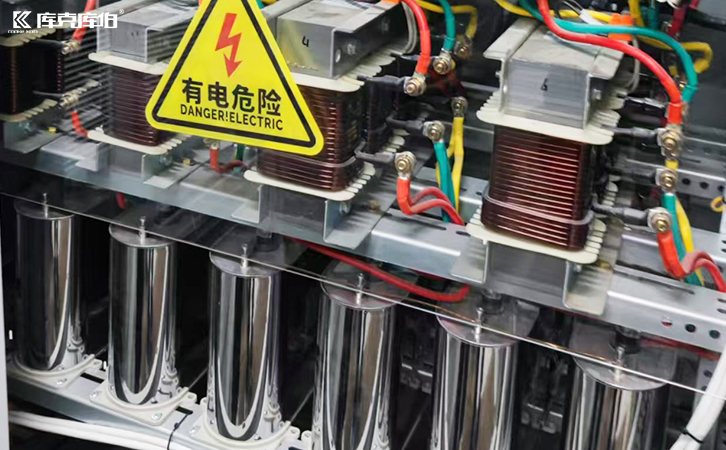 低壓電力電容器