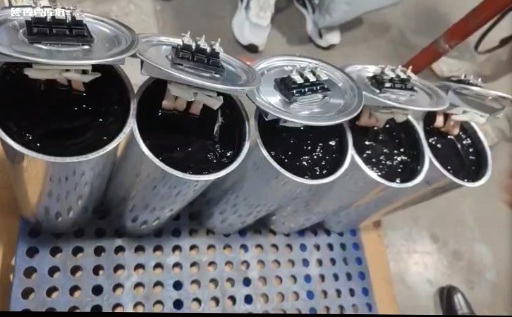 低壓電力電容器